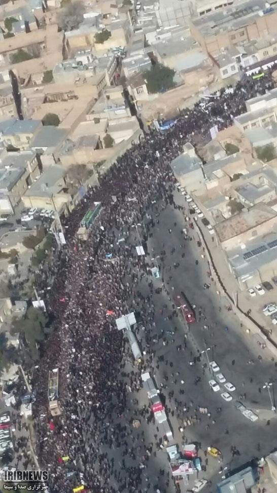 شیرازی ها گل کاشتند؛شهر عطرآگین شد شیرازی ها گل کاشتند؛شهر عطرآگین شد