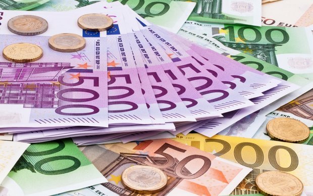 کاهش قیمت رسمی یورو و پوند/ دلار ثابت ماند کاهش قیمت رسمی یورو و پوند/ دلار ثابت ماند