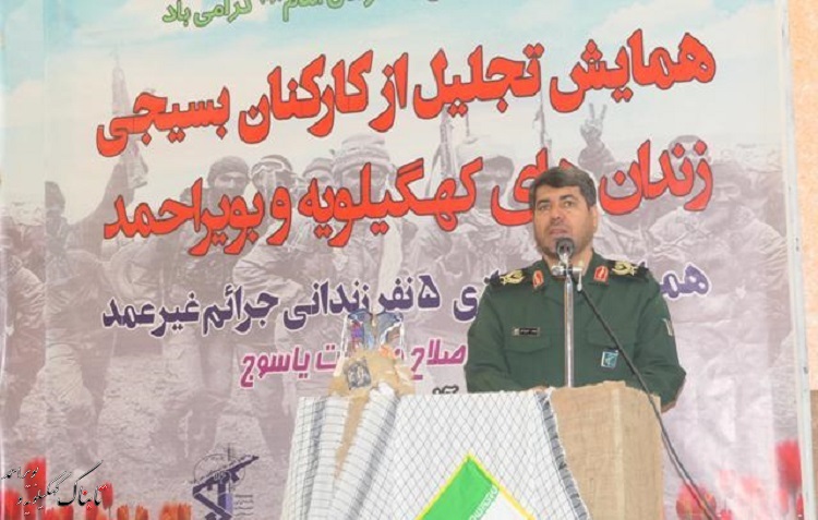 هدیه ویژه فرمانده سپاه فتح به زن کهنسال زندانی