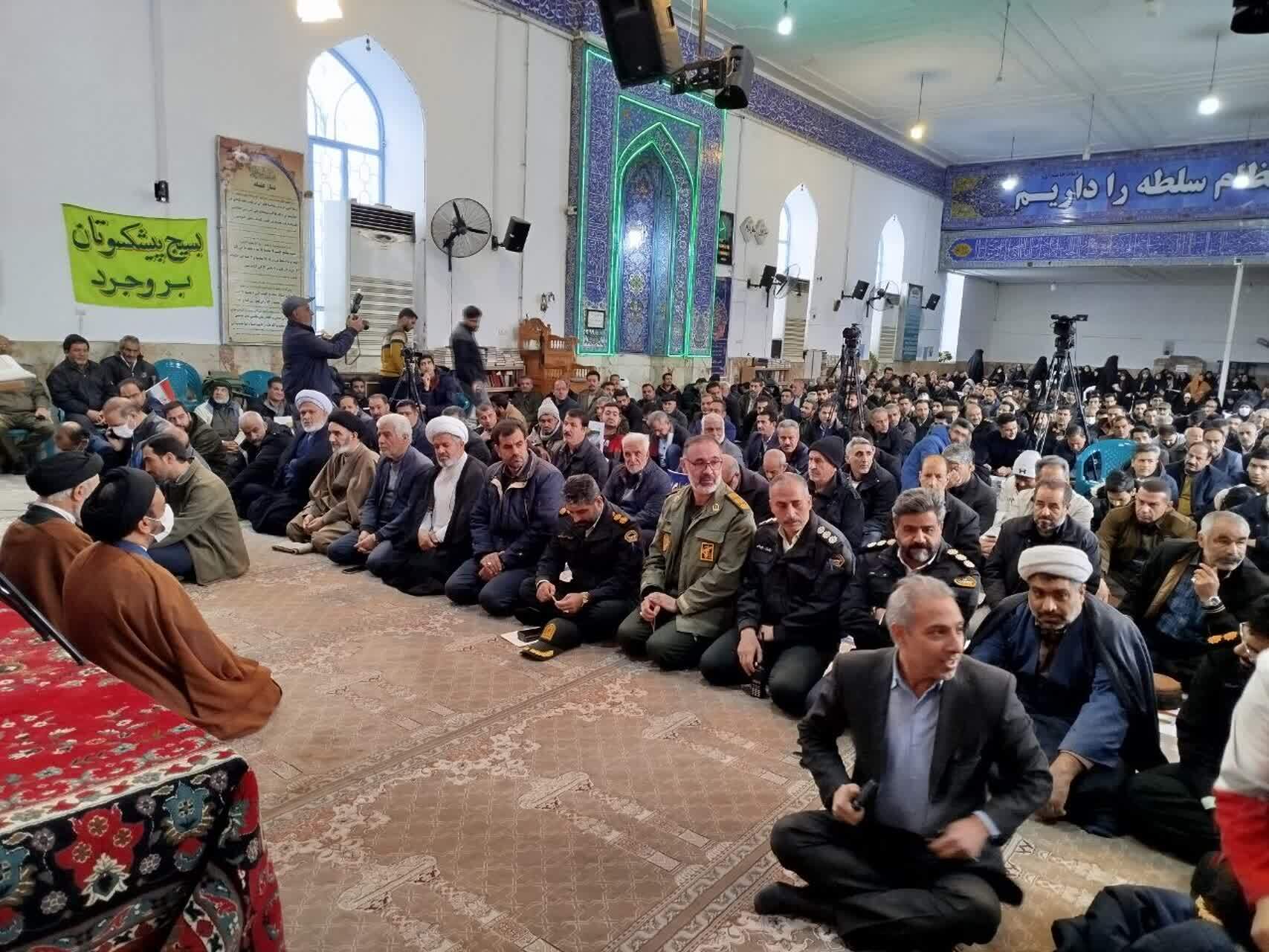 سکوت خواص؛ یکی از عوامل شکلگیری فتنه ۸۸ سکوت خواص؛ یکی از عوامل شکلگیری فتنه ۸۸