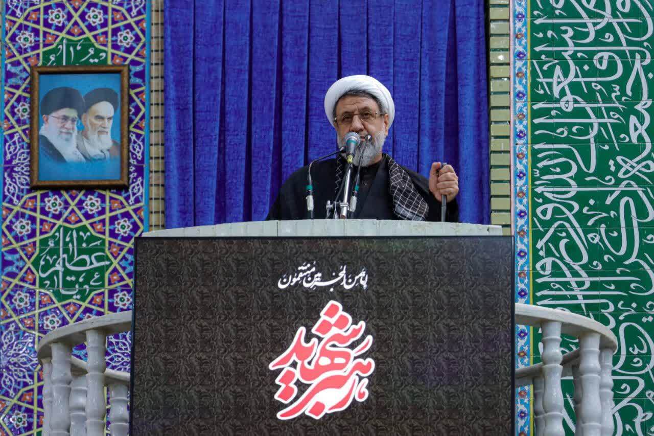 نباید صحنه را برای دشمن خالی گذاشت/