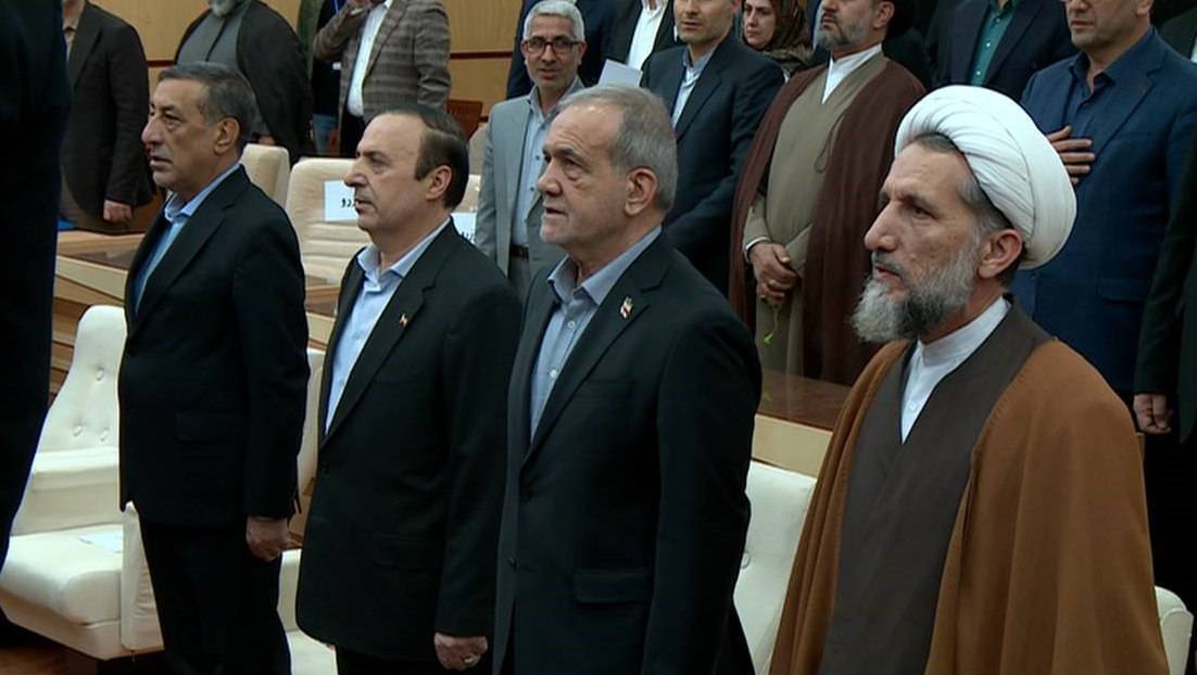 انتقال آب از خلیج فارس منطقی نیست/ مشکلات کشور ناشی از فاصله میان ادعا و عمل است!