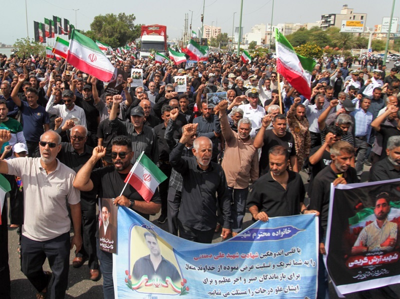 وداع باشکوه بندرعباسیها با ۱۲ سرو قامت ناوهای دنا و جماران وداع باشکوه بندرعباسیها با ۱۲ سرو قامت ناوهای دنا و جماران
