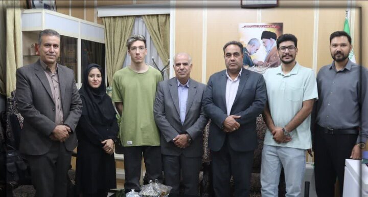 دیدار فرماندار و شهردار زرند با تیم رباتیک اعزامی به اردوی جهانی دیدار فرماندار و شهردار زرند با تیم رباتیک اعزامی به اردوی جهانی