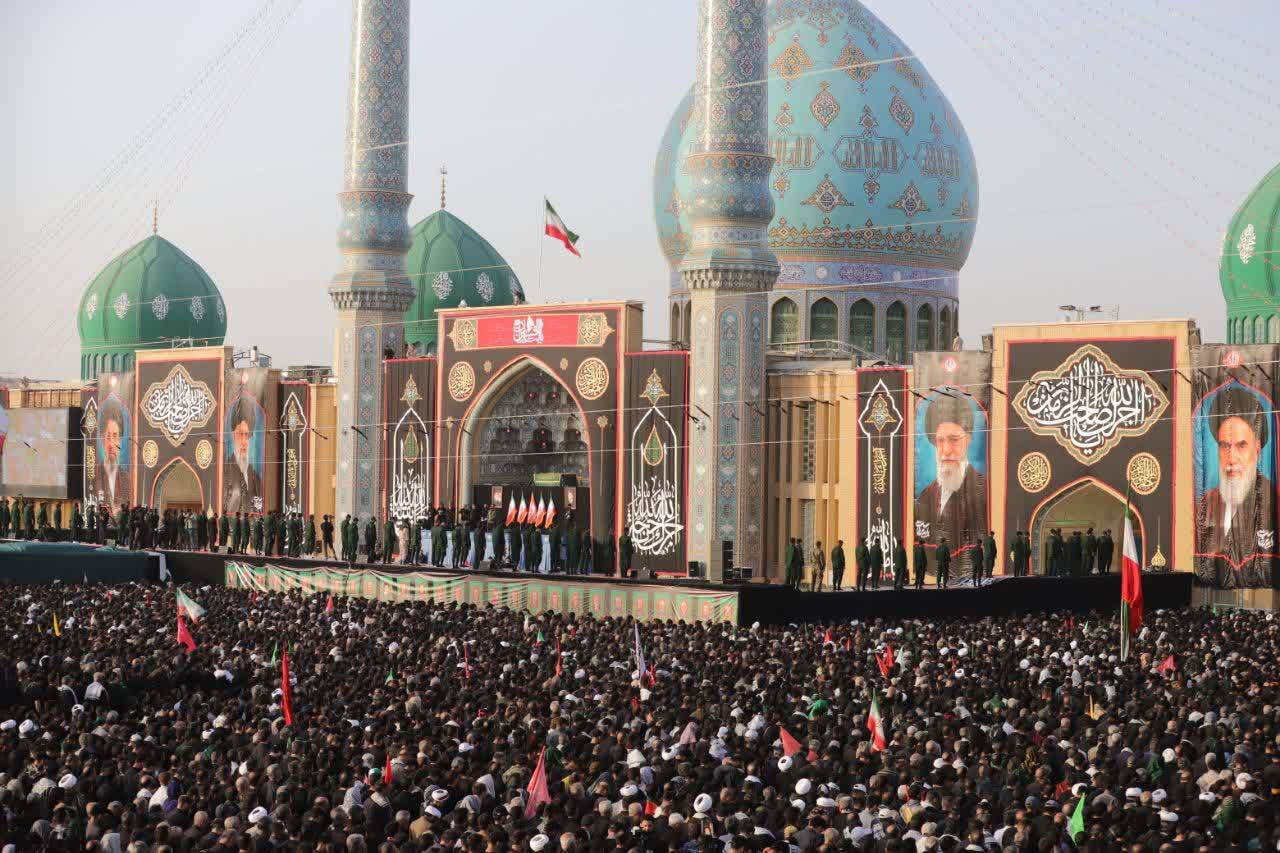 قیامت مردم در آخرین حضور رهبری در قم/ از جمکران تا حرم؛ جمعیتی که بی‌پایان است